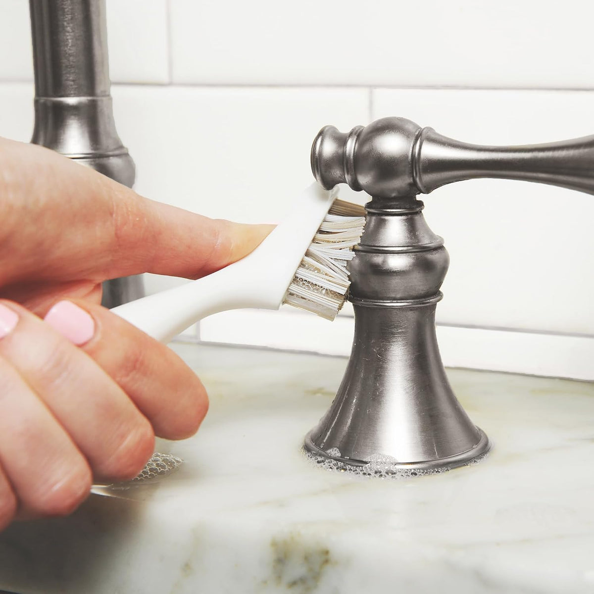 Full Circle Every-Crevice Detail Brush for Grout, White